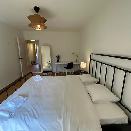 Plain & Practical Apartman *