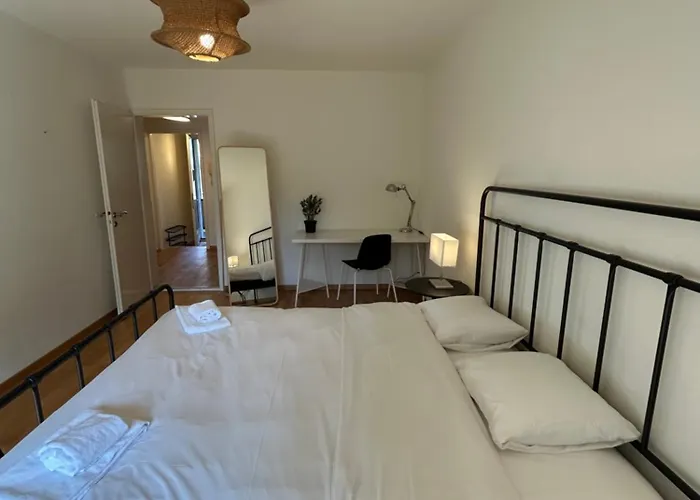 Plain & Practical Apartman *