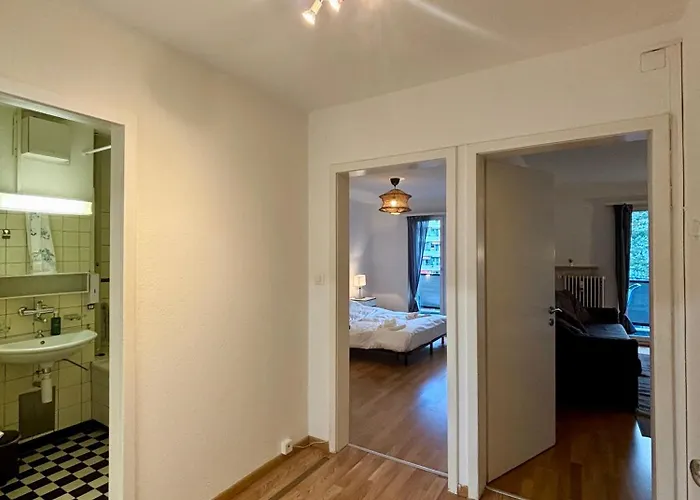 Plain & Practical Apartman